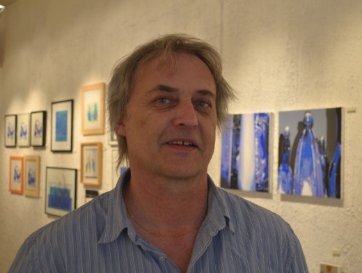 Bouteilles bleues et trouble des profondeurs